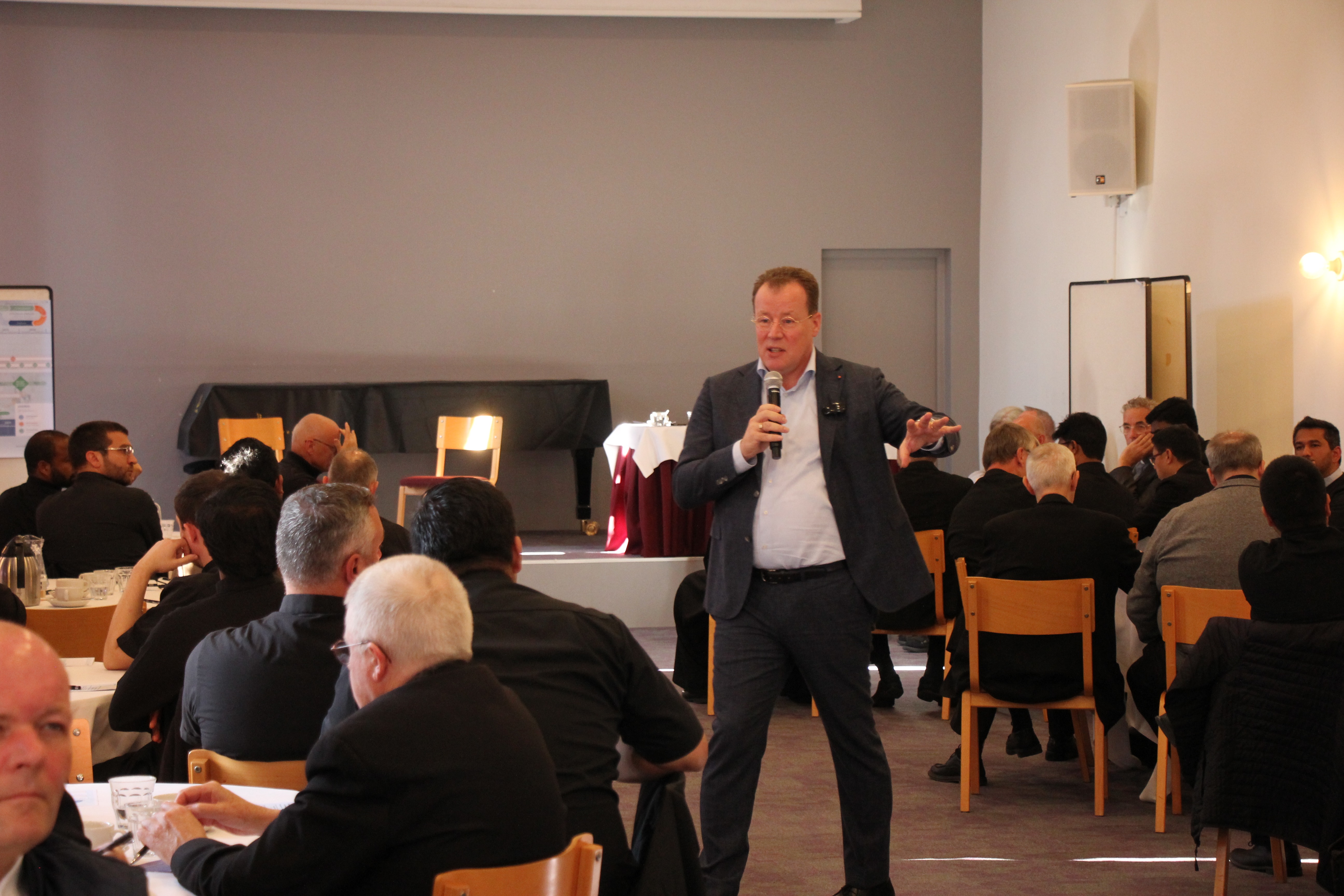 Studiedag priesters over leiderschap: ‘Wees een verbinder en durf risico’s te nemen’